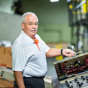 Dale, knee replacement patient working with equipment